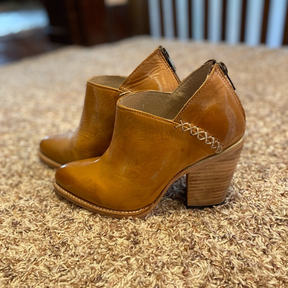 Freebird size 7 bootie